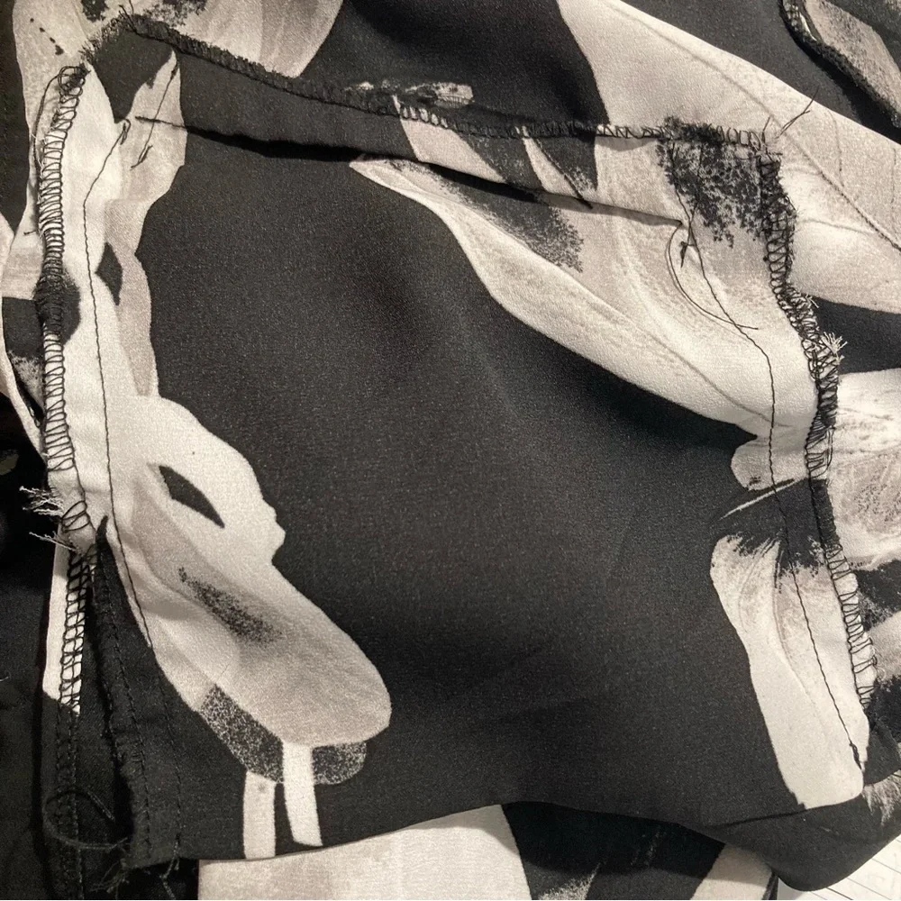 LE CHATEAU Sz L Black White Cascade Belted Unlined Slinky Flowy Overcoat Kimono - Picture 8 of 13
